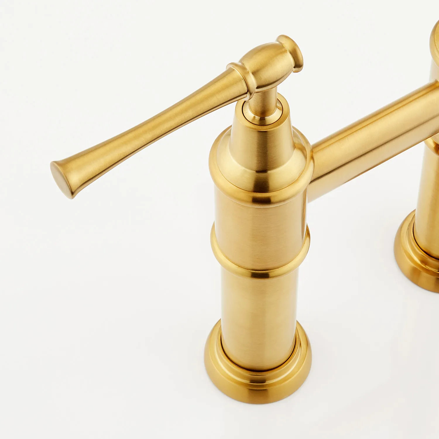 Pull Out Economic Brass Classical Sink Faucet Bridge Faucet