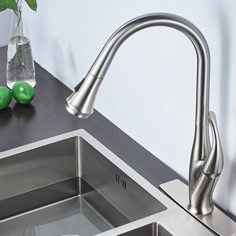 Zinc Alloy Single Hole Brushed Pull Down Kitchen Sink Water Faucet / Tap
